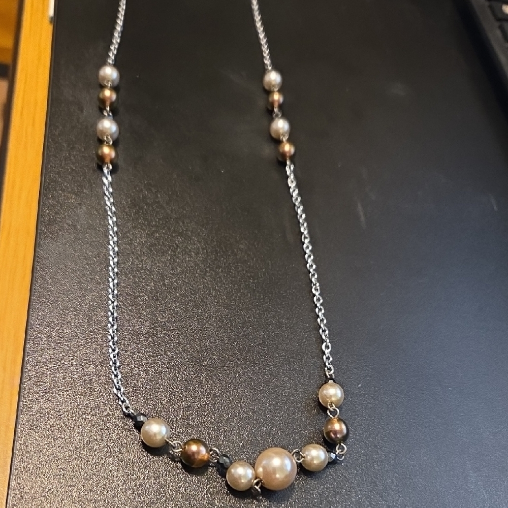 Sabika Silver Necklace with White and Irredescent Purple Pearls